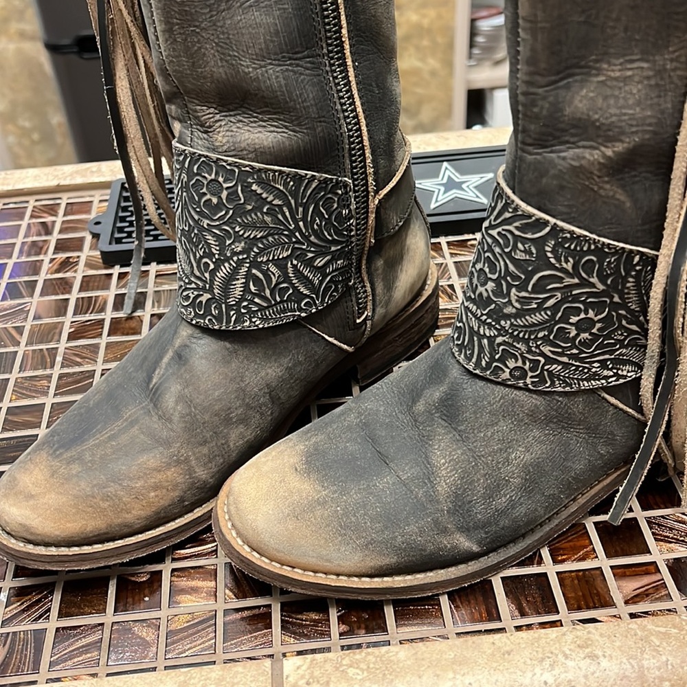 Leather Cow girl Grey  fringe boots. 🤠 - Picture 3 of 9